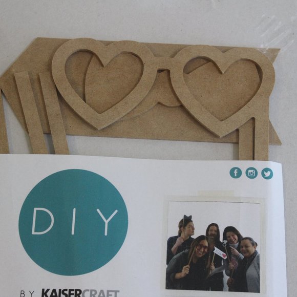 Kaisercraft Bridal Shower Wedding Photo Shoot Props Wooden Blank - Picture 3 of 4